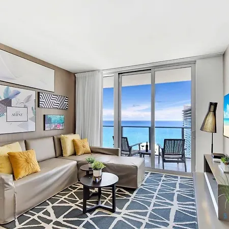 Sophisticated Coastal Haven, Parking Included Apartment Hollywood Exterior photo