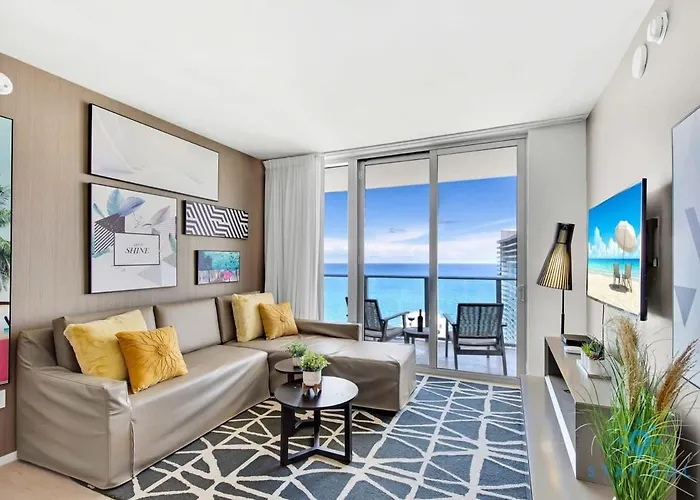 Sophisticated Coastal Haven, Parking Included