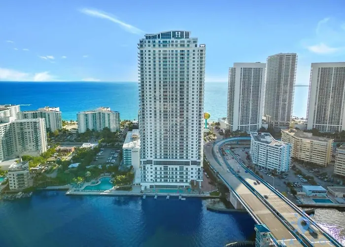 Sophisticated Coastal Haven, Parking Included