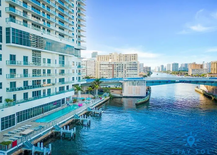 Sophisticated Coastal Haven, Parking Included