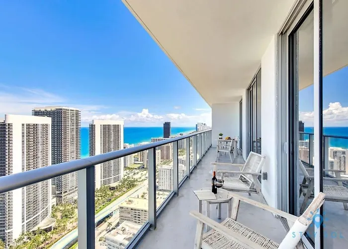Sophisticated Coastal Haven, Parking Included