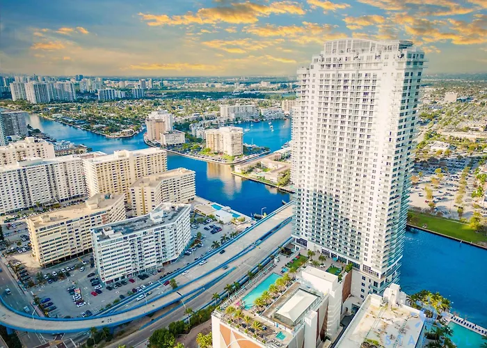 Sophisticated Coastal Haven, Parking Included
