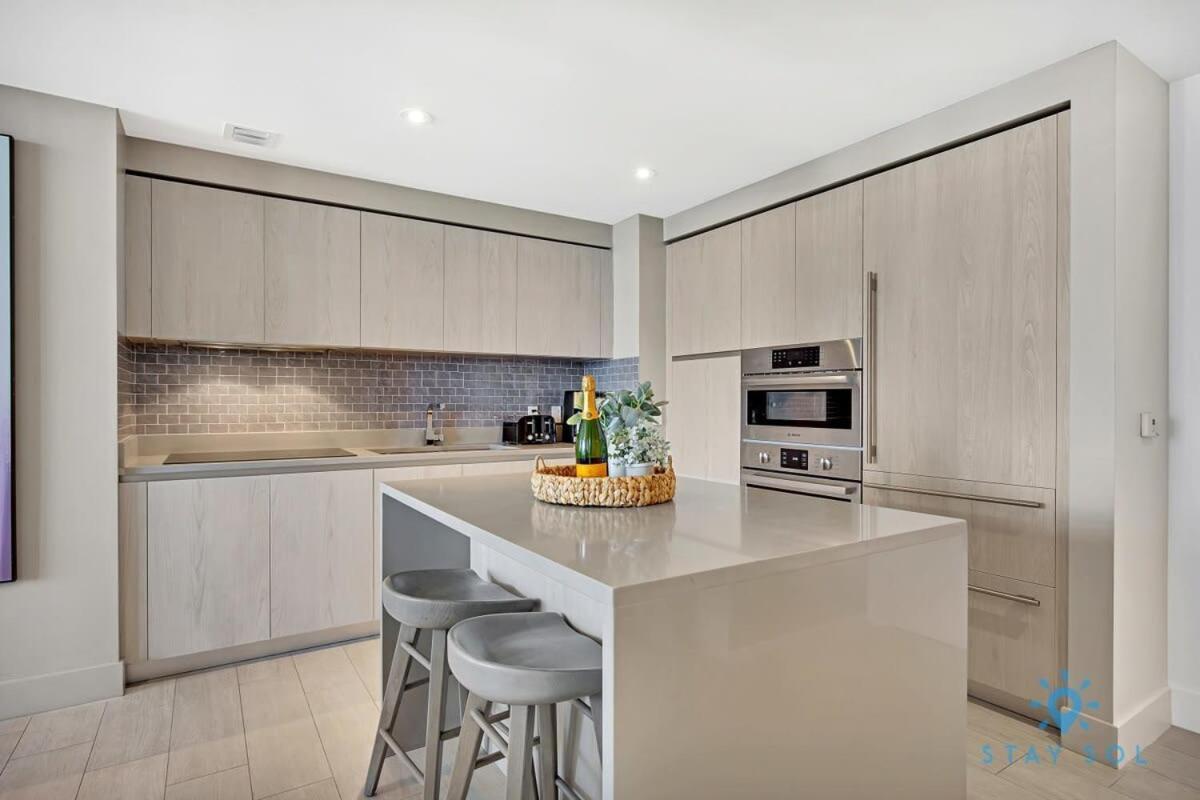 Apartment Sophisticated Coastal Haven, Parking Included