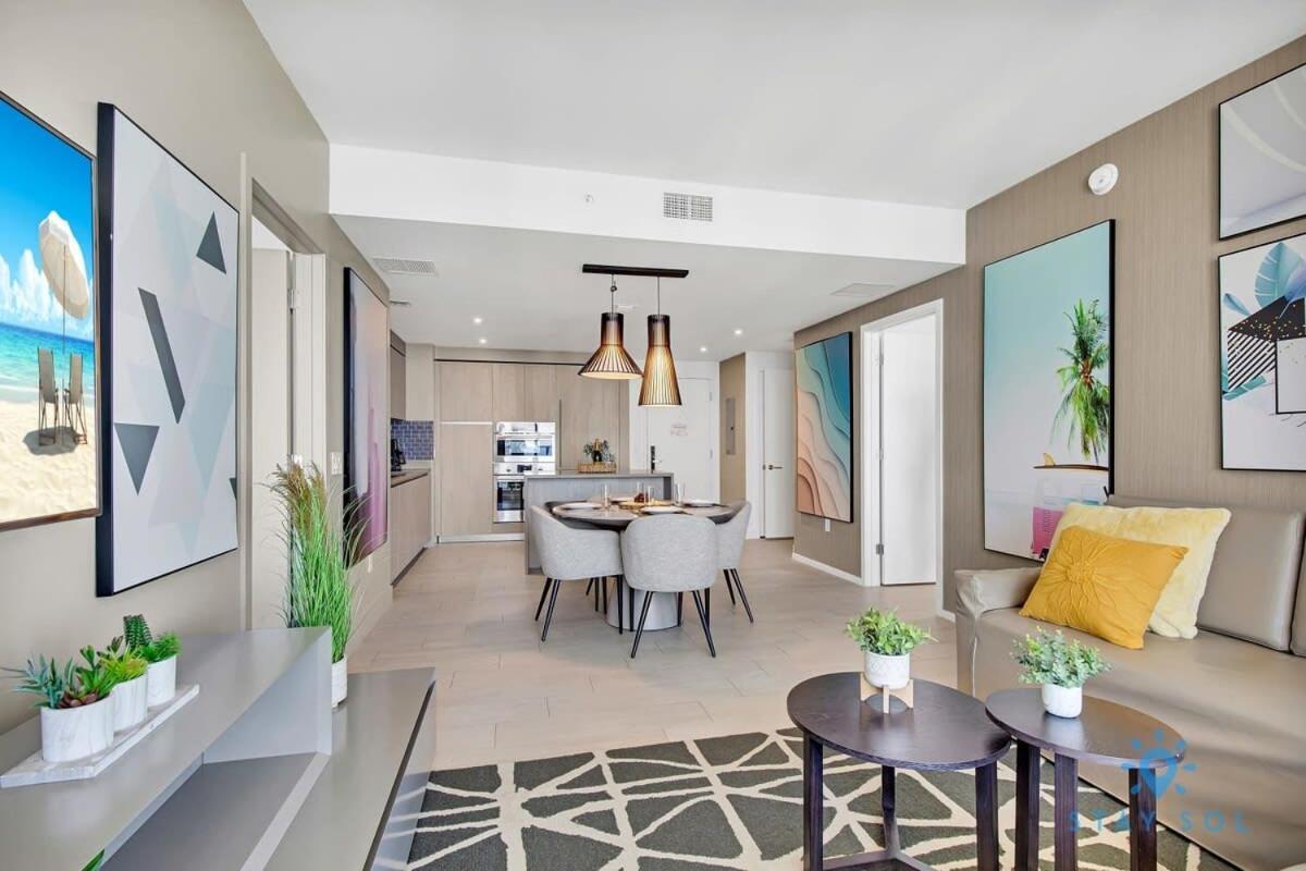 Sophisticated Coastal Haven, Parking Included Apartment Hollywood