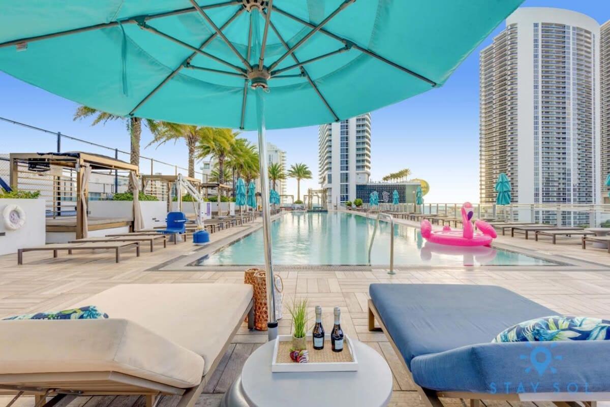 Sophisticated Coastal Haven, Parking Included Hollywood