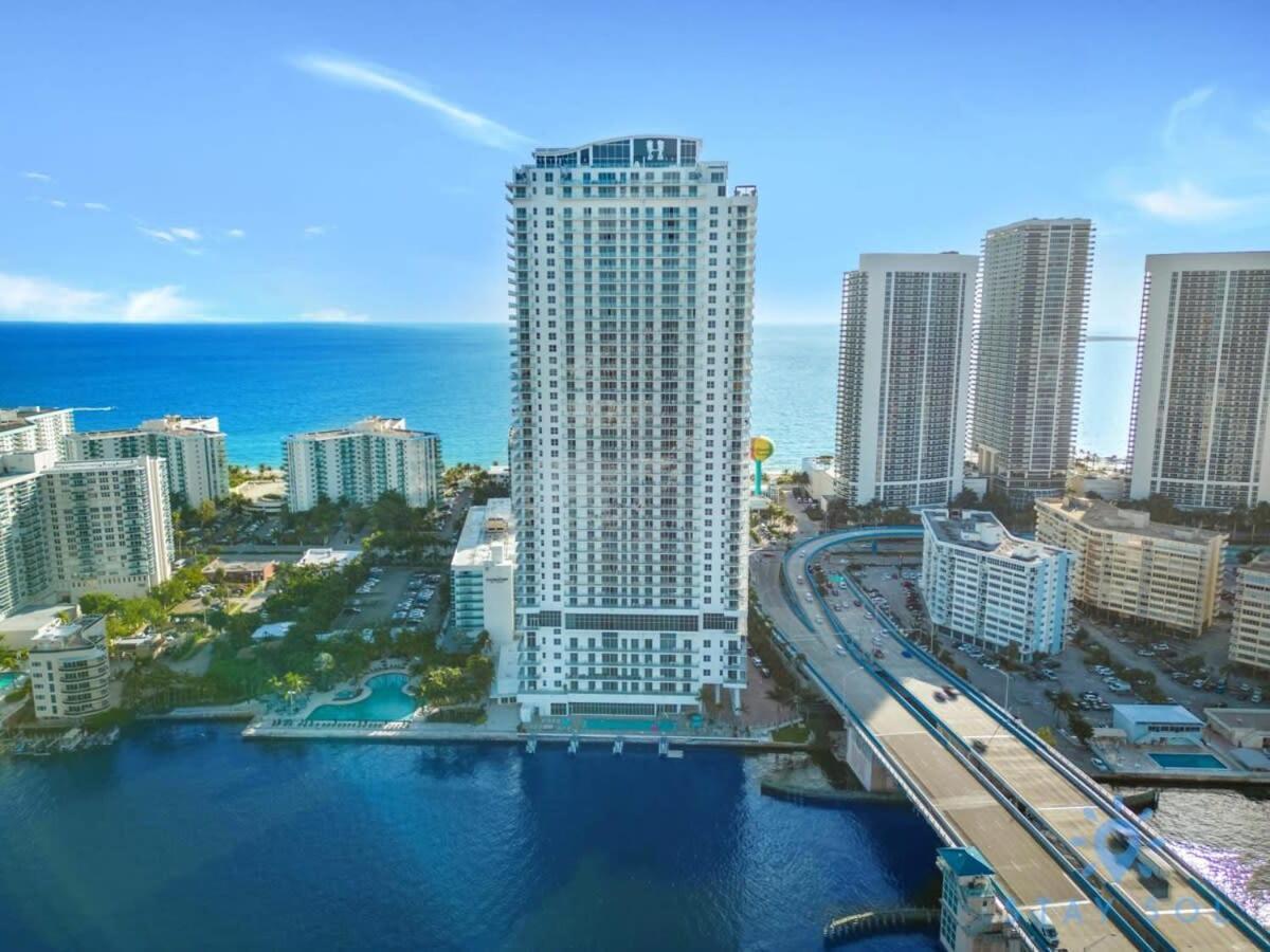 Apartment Sophisticated Coastal Haven, Parking Included Hollywood
