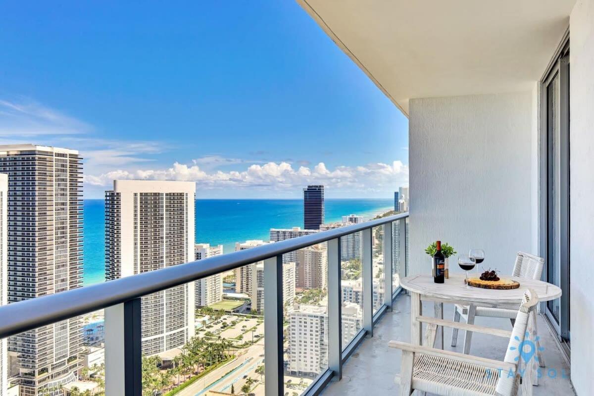 Sophisticated Coastal Haven, Parking Included * Hollywood