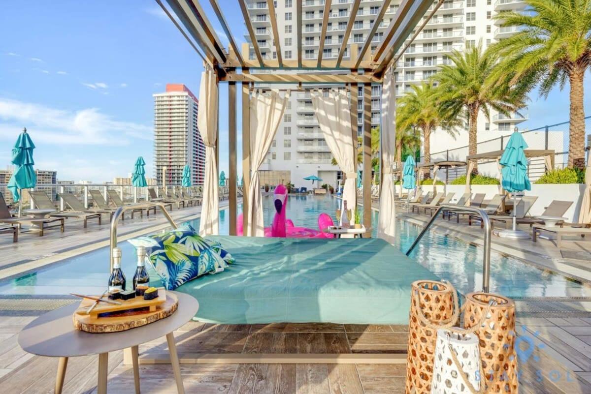 Sophisticated Coastal Haven, Parking Included Hollywood