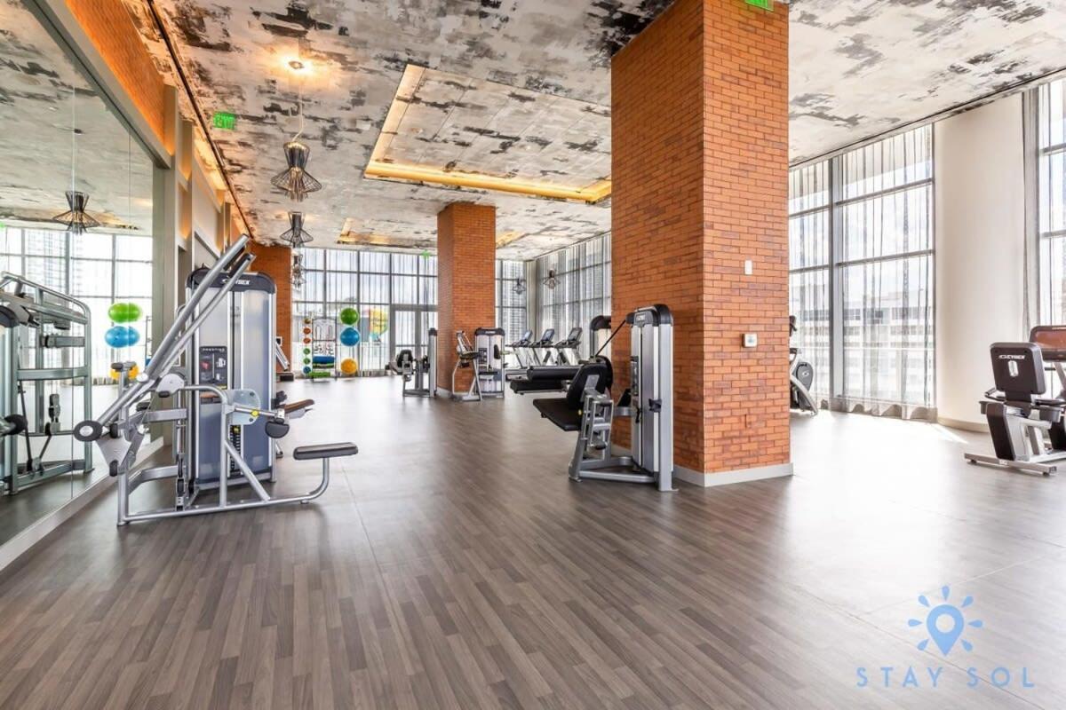 Apartment Sophisticated Coastal Haven, Parking Included Hollywood