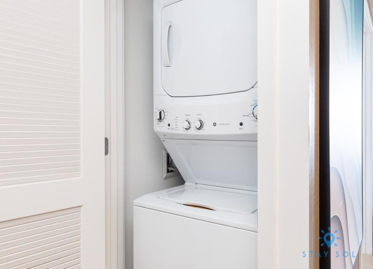 Apartment Sophisticated Coastal Haven, Parking Included