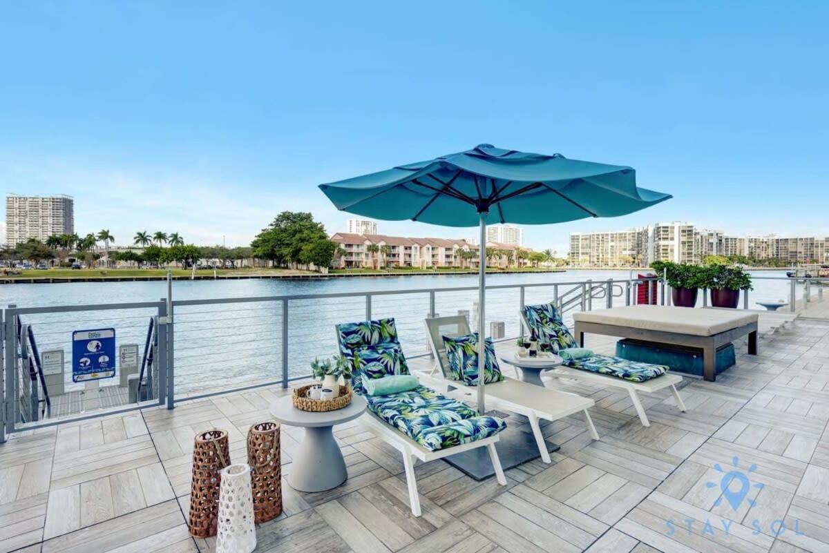 Sophisticated Coastal Haven, Parking Included Apartment Hollywood