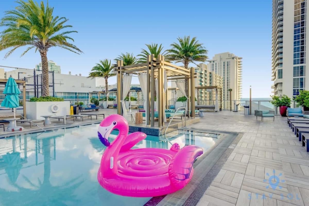 Sophisticated Coastal Haven, Parking Included Apartment