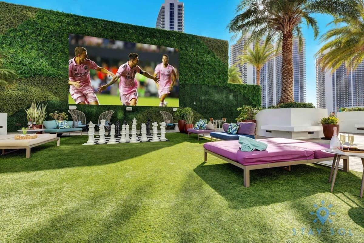 Sophisticated Coastal Haven, Parking Included Apartment