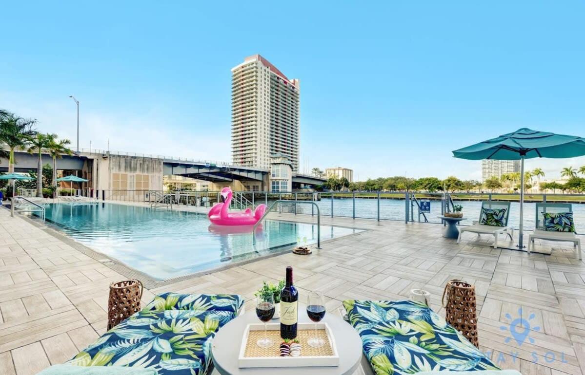 Apartment Sophisticated Coastal Haven, Parking Included *