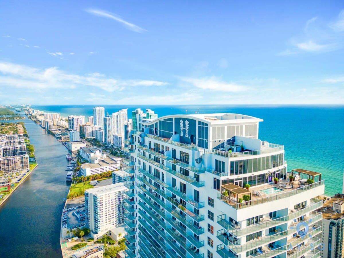 Sophisticated Coastal Haven, Parking Included *