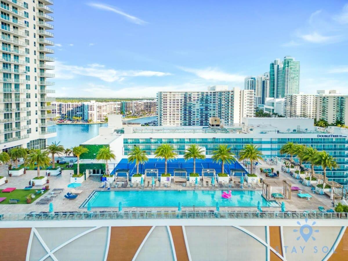 Sophisticated Coastal Haven, Parking Included Apartment