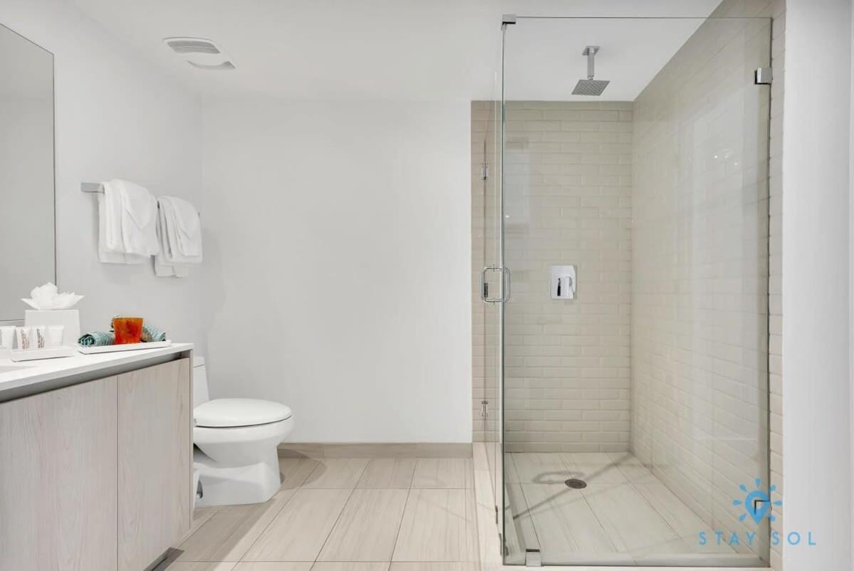 Sophisticated Coastal Haven, Parking Included