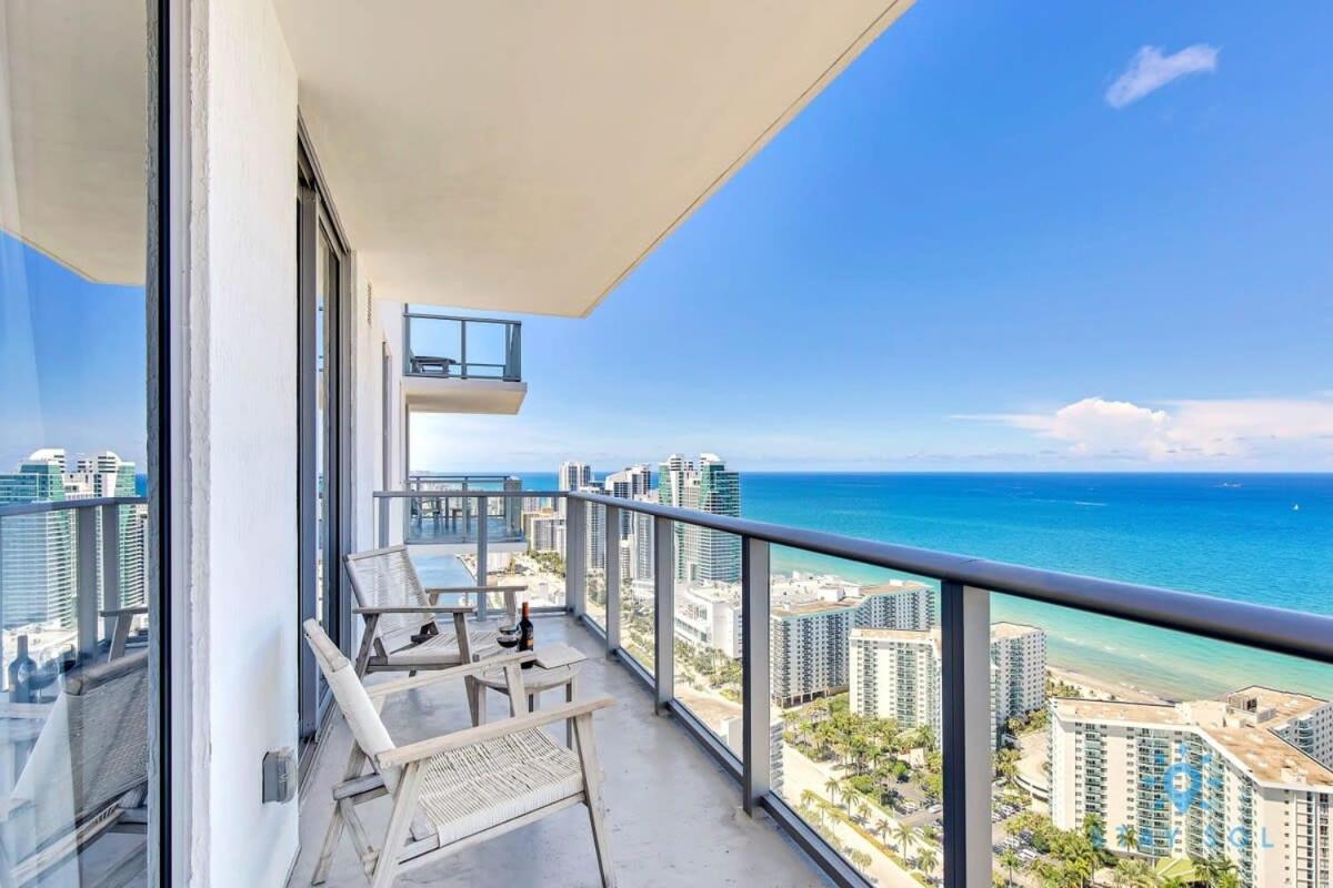 Sophisticated Coastal Haven, Parking Included Apartment