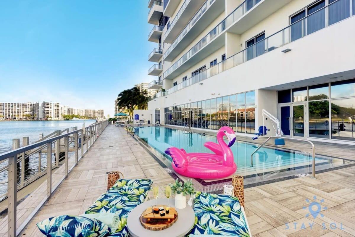 Apartment Sophisticated Coastal Haven, Parking Included *