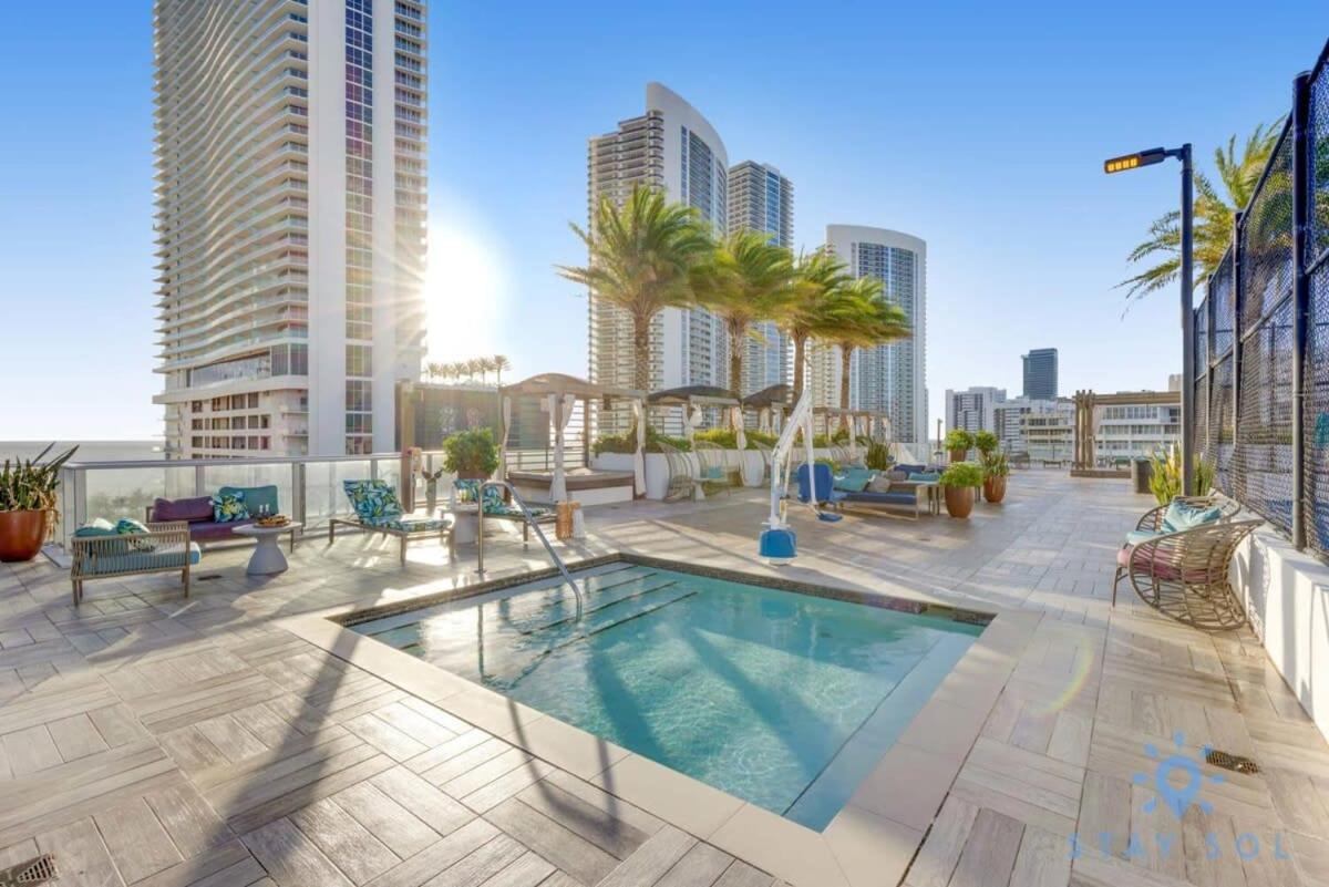 Apartment Sophisticated Coastal Haven, Parking Included Hollywood