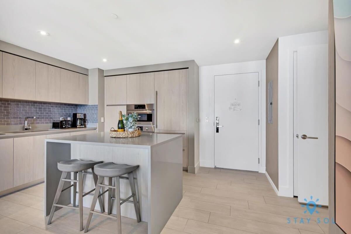 Sophisticated Coastal Haven, Parking Included Apartment