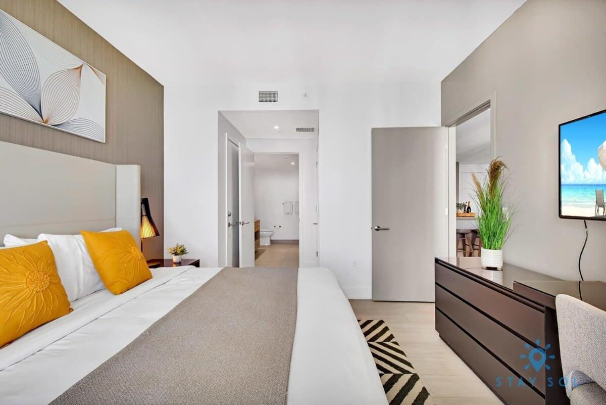 Sophisticated Coastal Haven, Parking Included