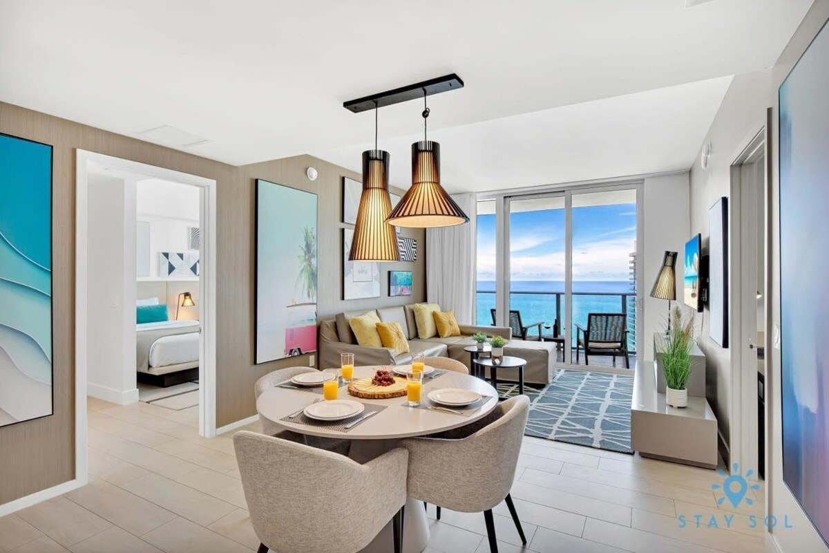 Sophisticated Coastal Haven, Parking Included Hollywood