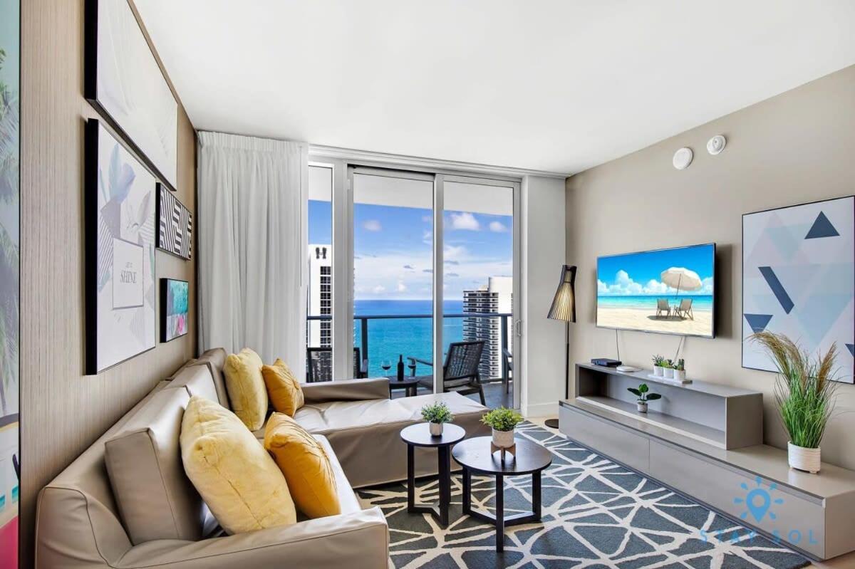 Sophisticated Coastal Haven, Parking Included Apartamento