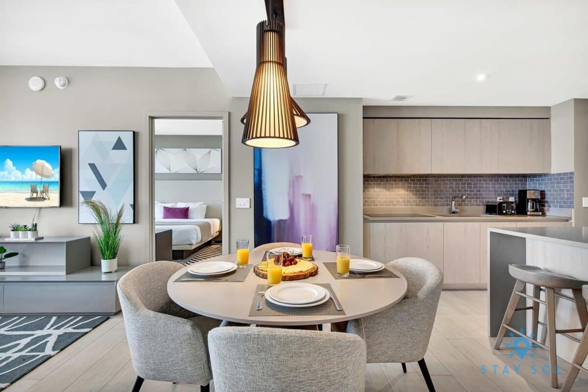 Apartment Sophisticated Coastal Haven, Parking Included *
