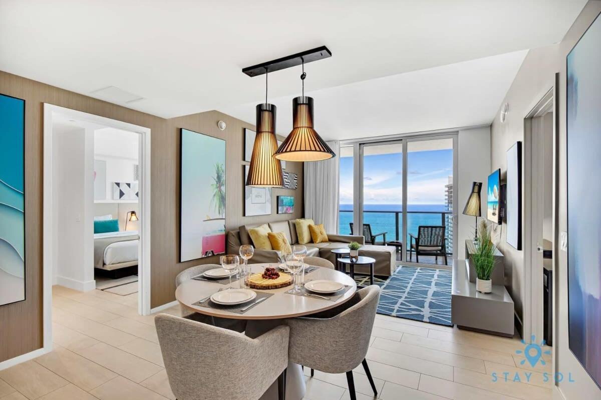 Sophisticated Coastal Haven, Parking Included Apartment *