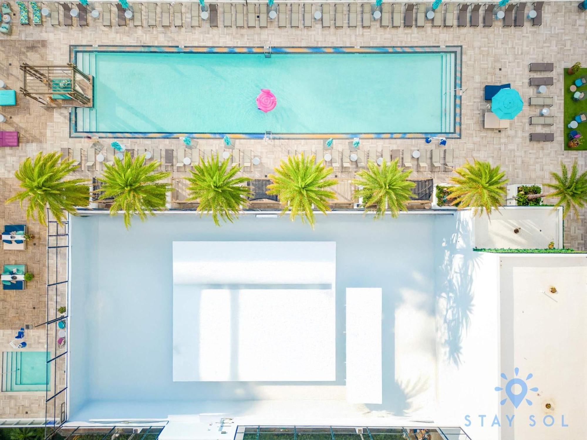 Sophisticated Coastal Haven, Parking Included * Hollywood
